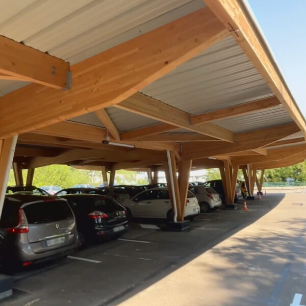 Vue du dessous ombrière de parking