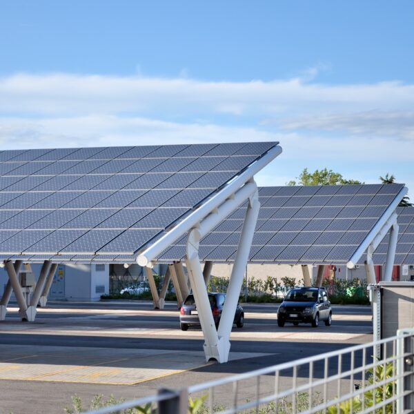Installation ombrières de parking photovoltaique l Silicéo