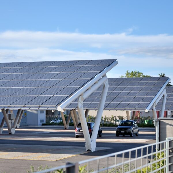 Installation ombrières de parking photovoltaique l Silicéo