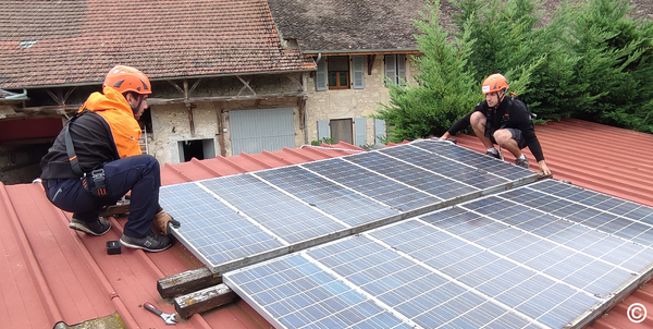 Première installation de panneaux photovoltaïques raccordée en France - Phebus 1 - Isowatt