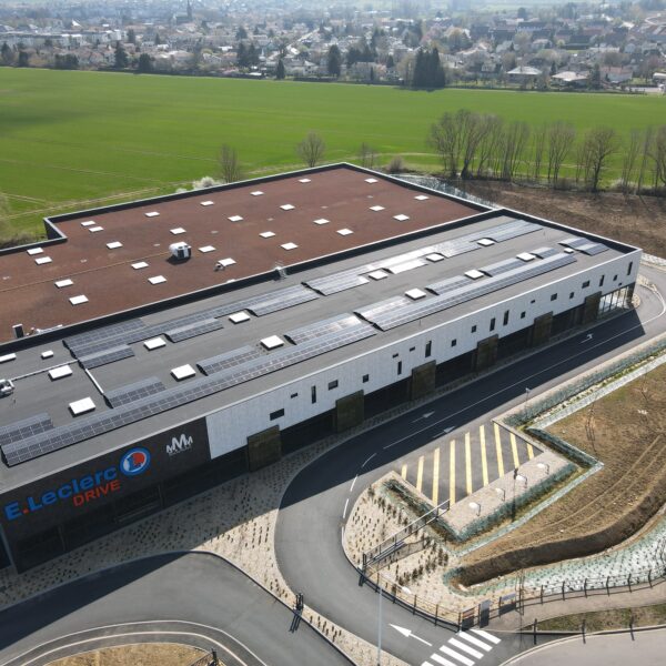 Secteur tertiaire panneaux photovoltaïques bâtiment photovoltaïque l Silicéo